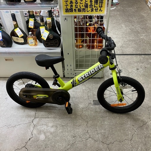 中古品　使用感あり　ストライダー　　ライムイエロー　14インチ　公田店