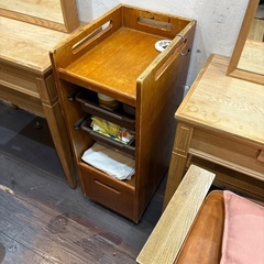 美容室用セット面・セット椅子2セット・ワゴンの画像