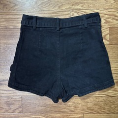 ブラック ハイウエスト ショートパンツの画像