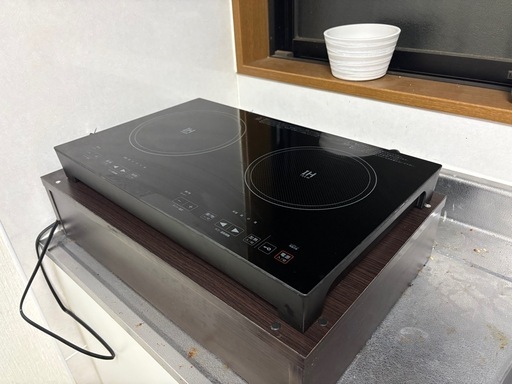 【値下げしました 3/31まで2口IHクッキングヒーター SKJAPAN SKJ-YA142H 卓上100V＋専用台付き可