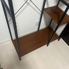 ハンガーラック付き収納棚　の画像