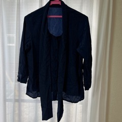 ネイビー ブラウスの画像