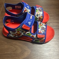 美品adidasキッズサンダル20センチの画像