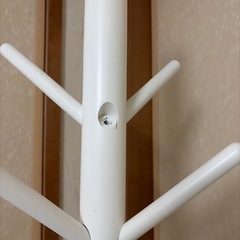 コートハンガー　木製　おしゃれ　白　ホワイト　北欧風　　ポールハンガー　ハンガーラック　メルカリ出品時の撮影用などに！　の画像