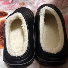 中モコモコスリッポンサンダルの画像