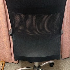 黒いチェアの画像