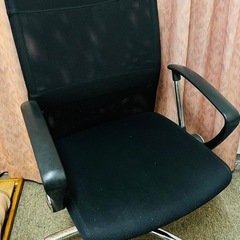 黒いチェアの画像