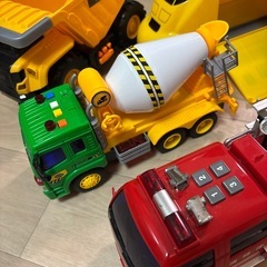 【豪華のりものセット】音が鳴る消防車、ミキサー車、ダンプカー（走ったり荷台が上げ下げの仕掛け有り）・音が鳴る絵本・ドクターイエローケースの画像