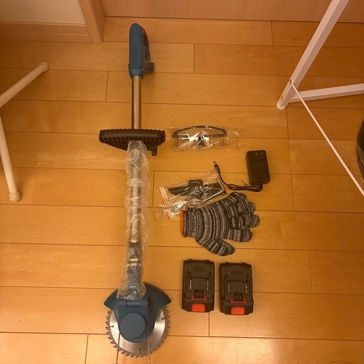 【新品未使用】バッテリー2つ付き　草刈り機　