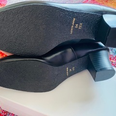 Fizz Reen ブラック パンプス 24cmの画像