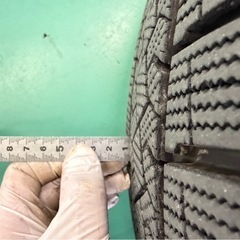 車のタイヤの画像