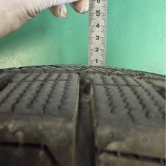 車のタイヤの画像