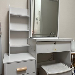 ミラー付きドレッサーの画像