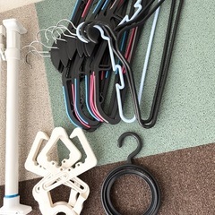 【大量】ハンガー・ランドリー用品・突っ張りポール一括セット（使用感あり） の画像