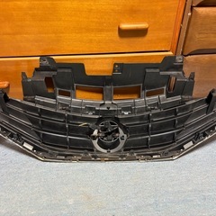 日産ノート　E12 純正フロントグリル　フロントカメラ付きの画像