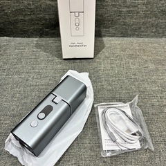 【2026新発想・チタン製】ハンディファン LED懐中電灯/SOS機能 ミニ携帯扇風機 100段階風量調節 パワフル大風 25dB静音 BLDCモーター 卓上扇風機 90°折り畳み USB-C充電式 LED残量表示 小型 手持ち扇風機 熱中症対策 防災用品 アウトドア/オフィス/通勤 ギフトの画像