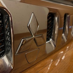 デリカ D5 メッキグリル　割れなしの画像