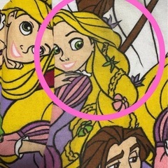 ラプンツェル、アリエル　総柄半袖Tシャツ　Lの画像