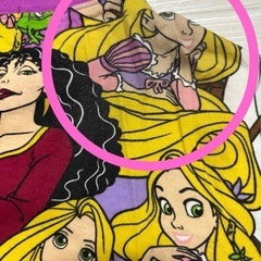 ラプンツェル、アリエル　総柄半袖Tシャツ　Lの画像