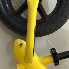 ストライダー　イエロー　スタンド付きの画像