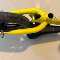 ストライダー　イエロー　スタンド付きの画像