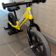 ストライダー　イエロー　スタンド付きの画像