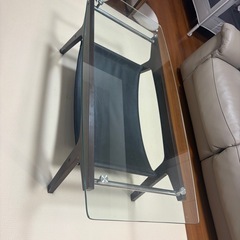 ガラステーブルの画像