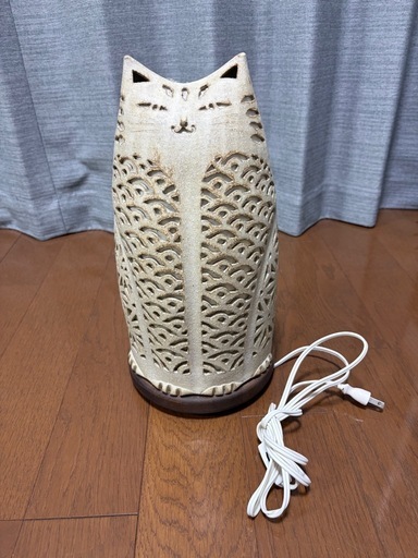 陶器のネコのおしゃれなランプ