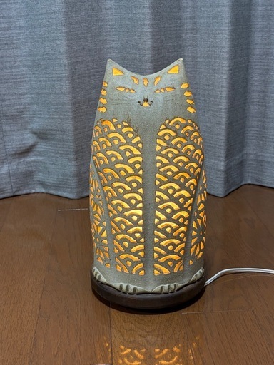 陶器のネコのおしゃれなランプ