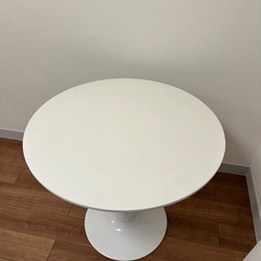 ダイニングテーブルの画像