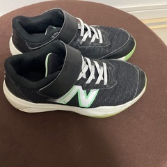 テニスシューズ　new balance   22.5㎝
の画像