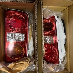 日産エルグランドリアテールランプ一式の画像