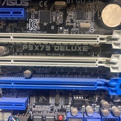 ASUS マザーボードの画像