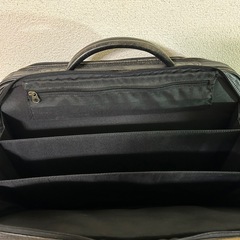 ギーニオールレザービジネスバッグの画像