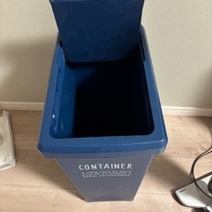 ゴミ箱 青の画像
