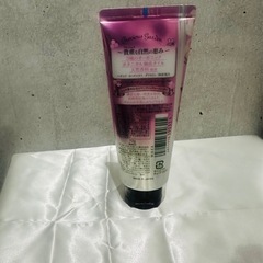 【美品】KOSEハンドクリームの画像