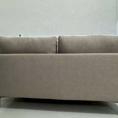 北欧風 ベージュ ファブリック 2人掛けソファ クッション付き ナチュラルの画像