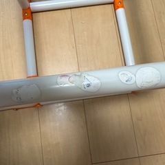 子供用ジャングルジムと鉄棒
の画像