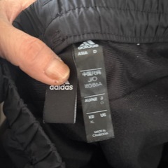 adidasライン入りナイロンパンツの画像