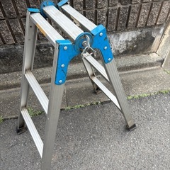 中古品　ハシゴにもなる脚立の画像