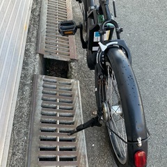 786  ブリヂストン新機種電動アシスト自転車アシスタ20インチブラックアルミボディーの画像