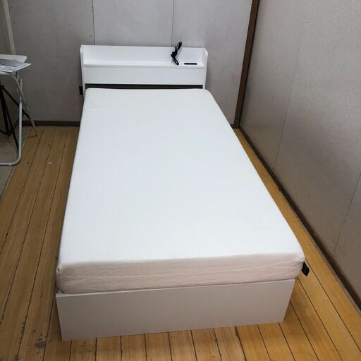ZINUS シングルベッド コンセント付きベッド 2口コンセント ヘッドボード付き ベッドフレーム マットレス付き 97×195cm 厚み15cm ホワイト シングルサイズ　【糸島市内 送料無料】112992-3-003