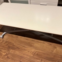 昇降可能な机の画像
