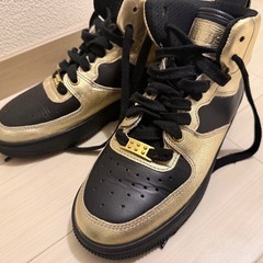 ハイカットスニーカーの画像