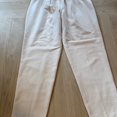 GUアイボリースラックスの画像