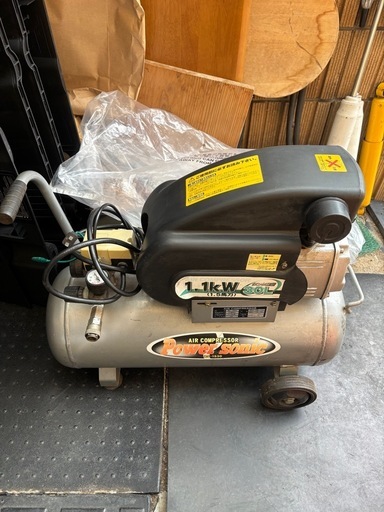 100v   中古コンプレッサー　
1.5馬力