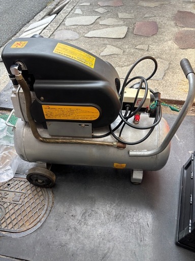 100v   中古コンプレッサー　
1.5馬力