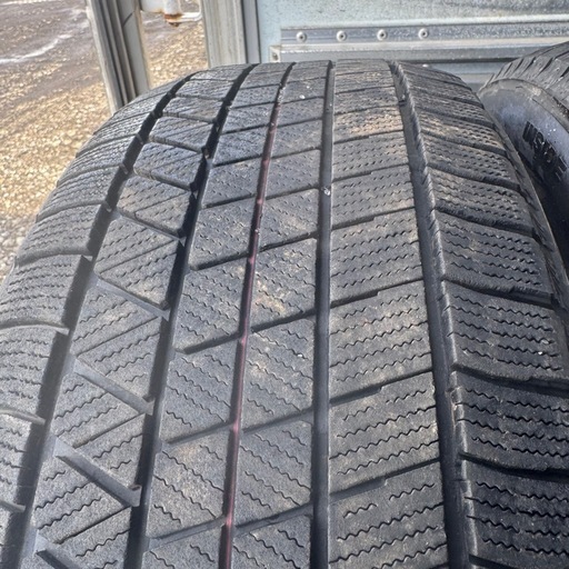 バリ山　BRIDGESTONE ブリヂストン　ブリジストン　VRX3 235/50R21 スタッドレス　タイヤ　2023年製　21インチ