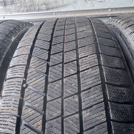 バリ山　BRIDGESTONE ブリヂストン　ブリジストン　VRX3 235/50R21 スタッドレス　タイヤ　2023年製　21インチ