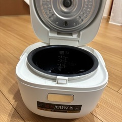 炊飯器（3号炊き）の画像